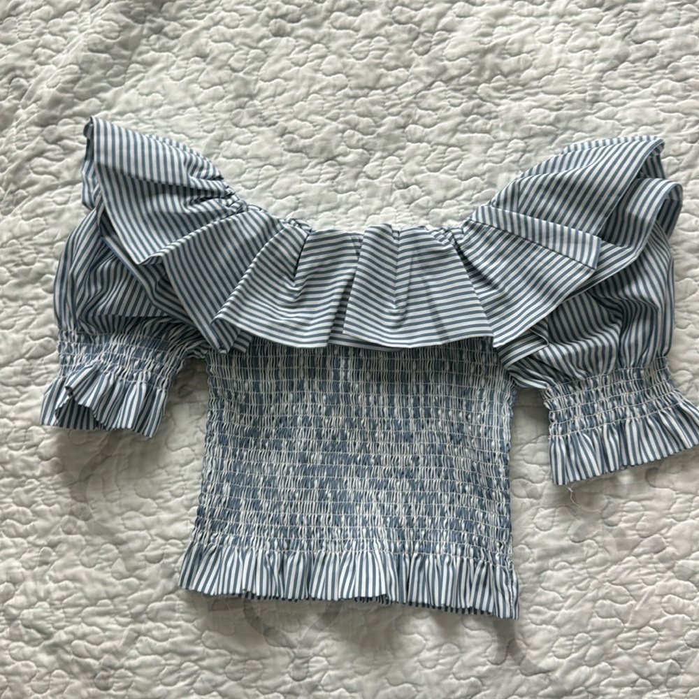 Habitual Kids girl crop top with puffy sleeves. Size 7/8. EUC.